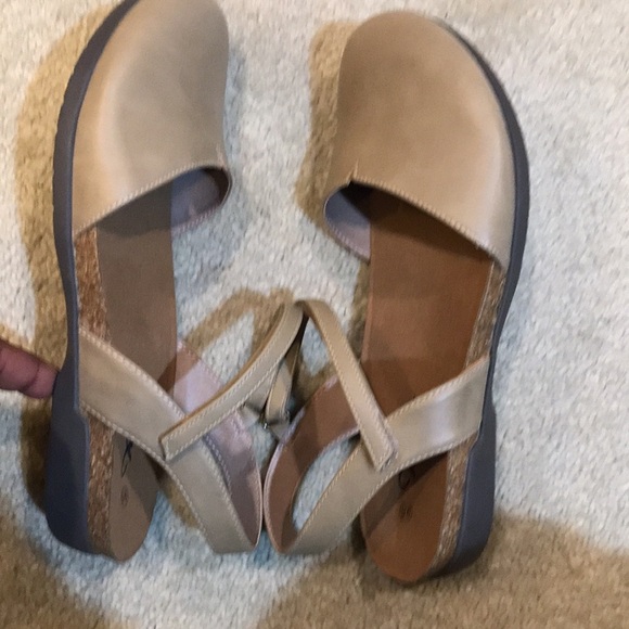 Athlefit Closed Toe Sandals Hook And Loop Velcro Closure-Size 9.5 - Picture 6 of 8